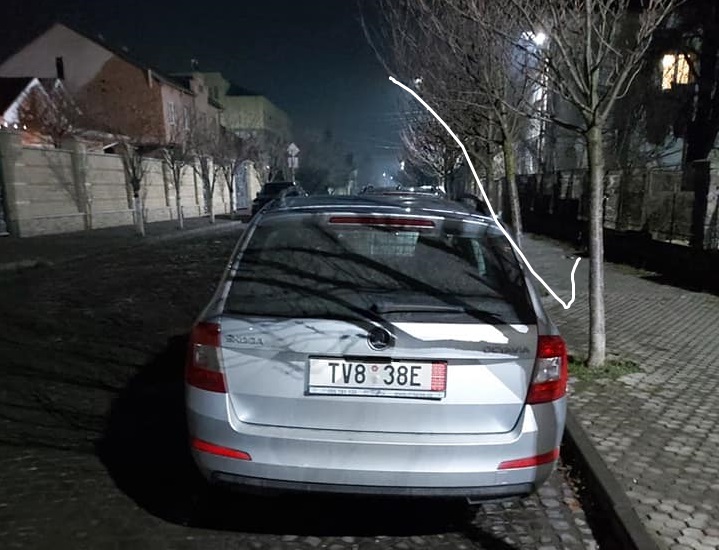 У Мукачеві "євробляхер" збив дівчину і втік, покинувши авто (ФОТО)