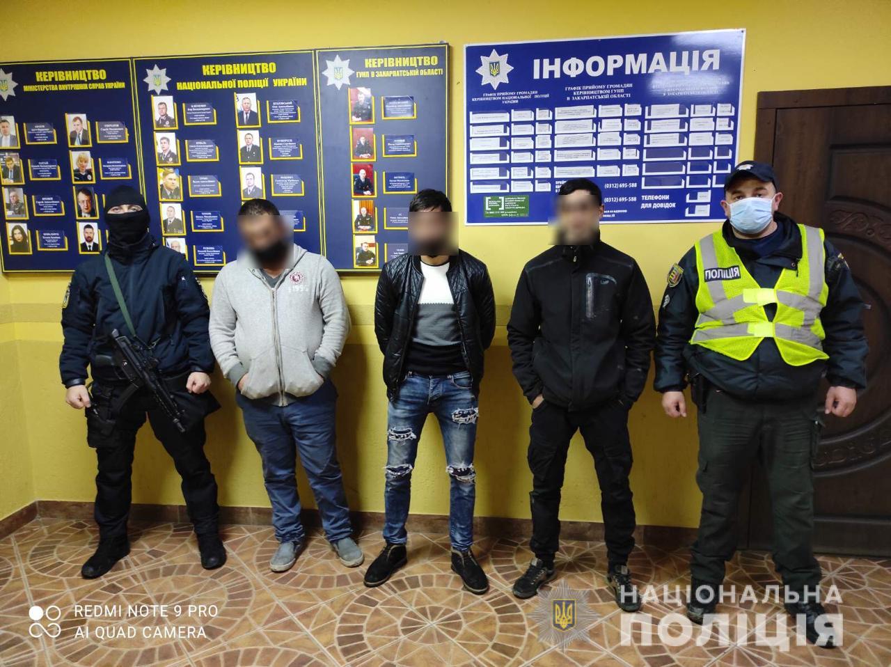Таксиста та його спільників, підозрюваних у пограбуванні пасажира на Ужгородщині, взяли під варту 