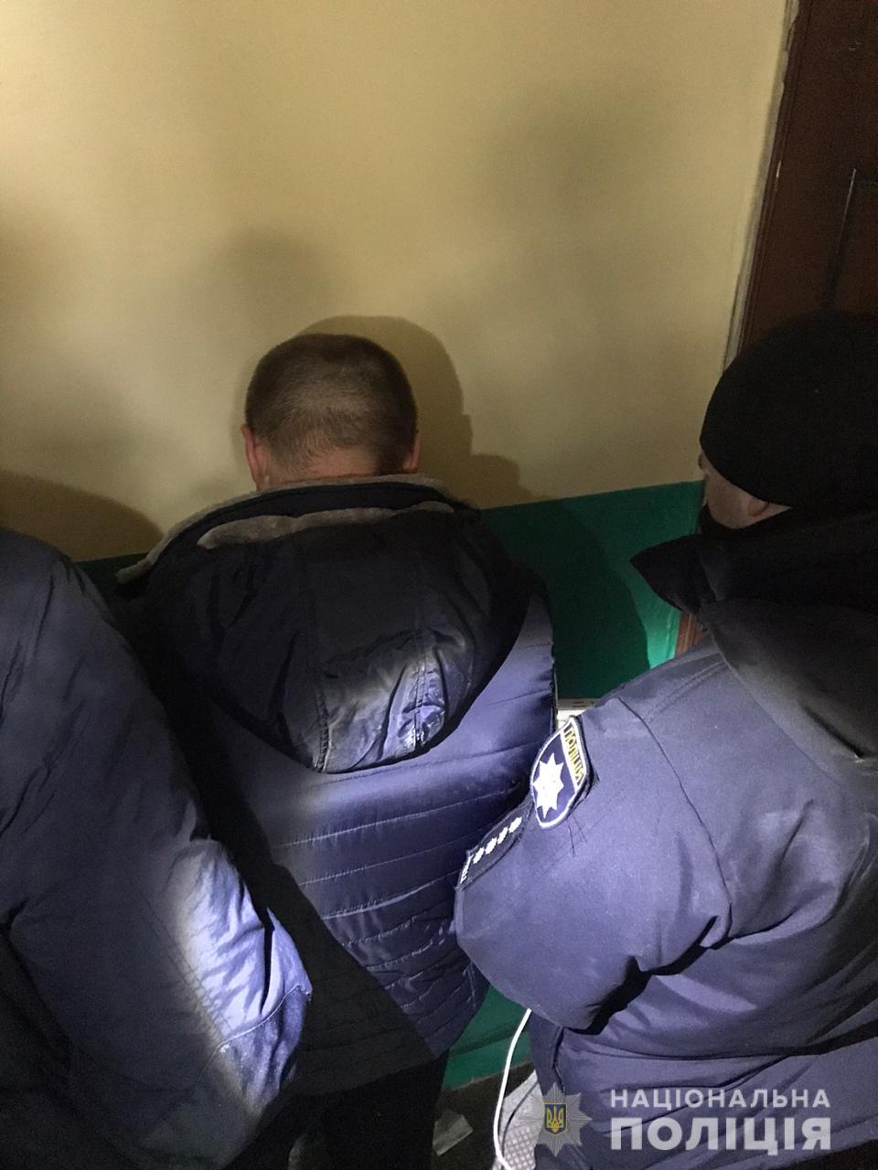 В Ужгороді спіймали чоловіка, який за день встиг викрасти авто та пограбувати ще одне (ФОТО)