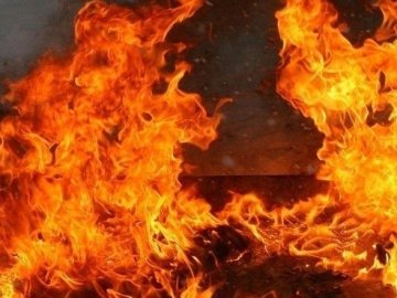 На Хустщині горіла лазня, а в Ужгороді пожежа понищила кіоск і побутову хімію в ньому