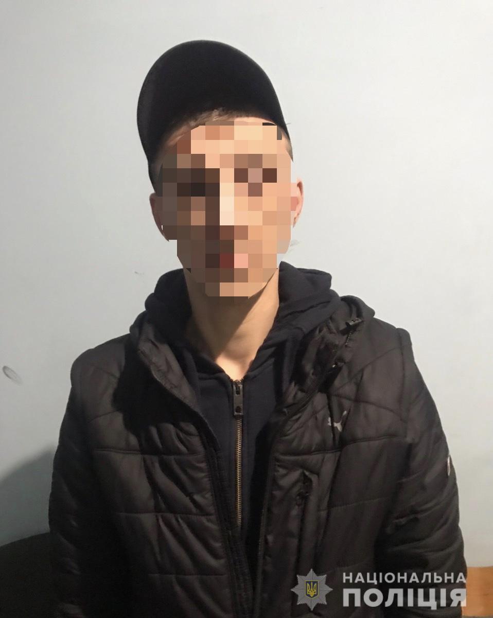 У Мукачеві затримали підозрюваного у низці крадіжок молодика (ФОТО)