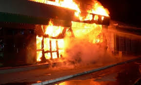 У пожежі в магазині одягу на Рахівщині згоріли товар та обладнання