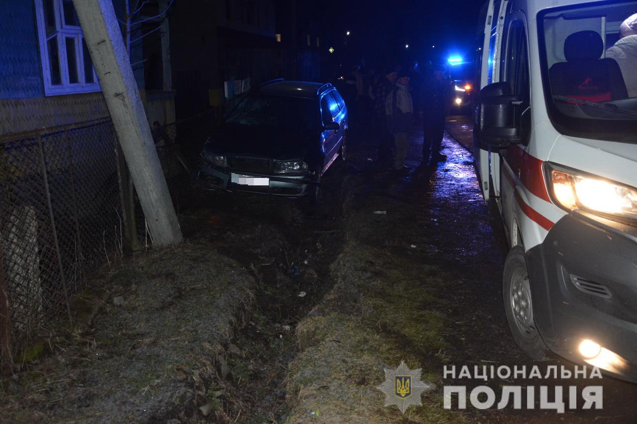 На Тячівщині водій "Шкоди" збив двох жінок: одна загинула, інша – в реанімації (ФОТО)