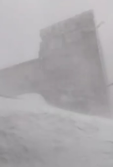 ВІДЕОФАКТ. На Піп Івані – -13°С, шквальний вітер, туман і сніг  