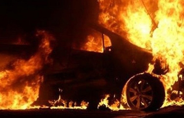 На Тячівщині про пожежу, яка понищила Audi, рятувальникам повідомили лише за 5 днів