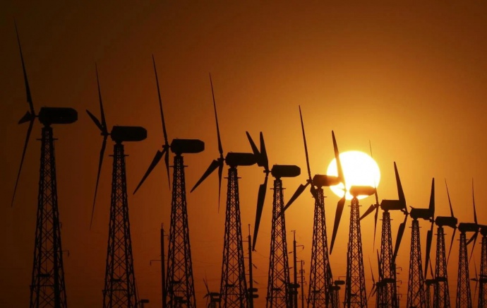Топ-10 інвесторів у "зелену" енергетику за рік заробили 14 мільярдів, найбільше – Ахметов