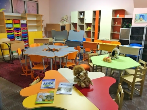 В Ужгороді через суд вимагають у підприємства повернути шкільні меблі, закуплені за бюджетні кошти у рамках НУШ