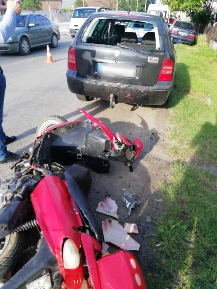 У Перечині вщент п'яний мотоцикліст зіткнувся із припаркованим на узбіччі дороги автомобілем (ФОТО)