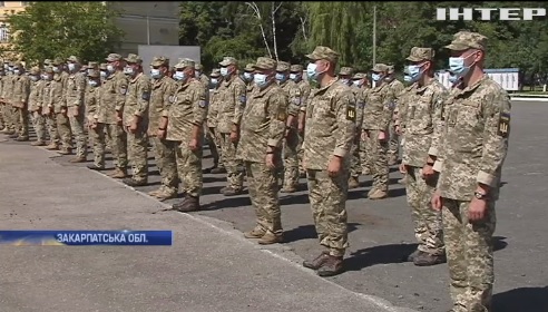 Ужгород, Мукачево та Виноградів зустрічали з фронту військових 128-ї бригади (ВІДЕО)