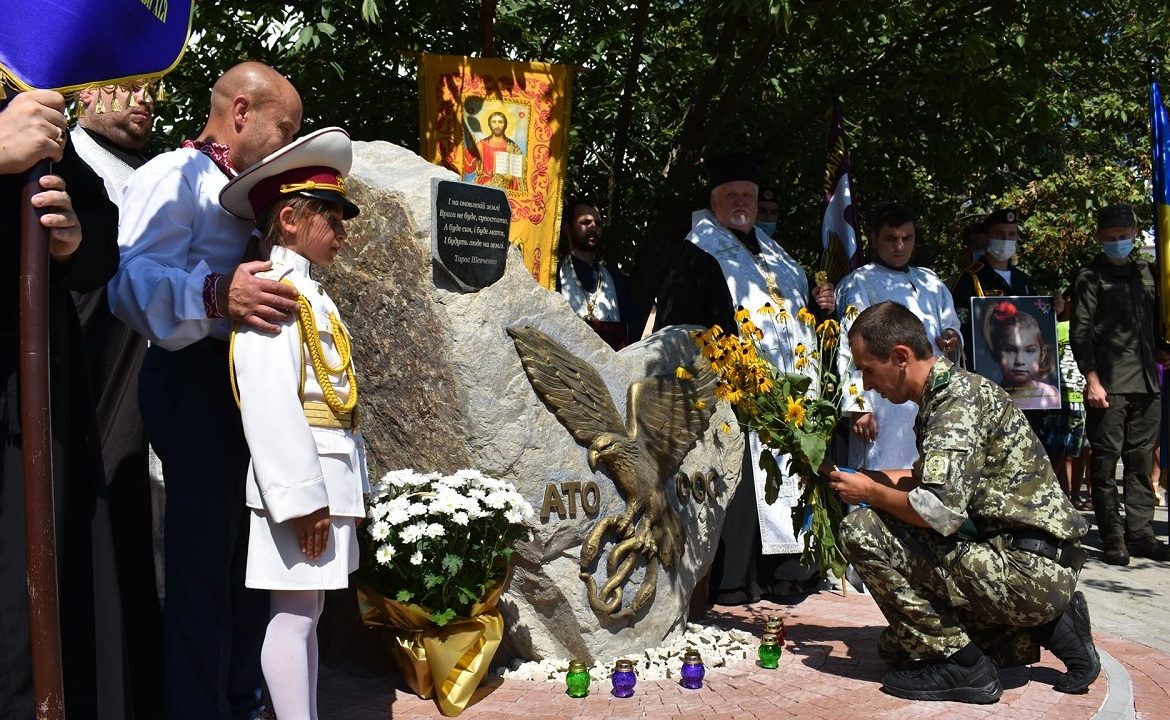 У Чопі відкрили пам’ятний знак полеглим у війні з Росією на Донбасі (ФОТО)