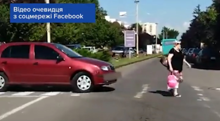 В Ужгороді поліцейські після повідомлення містян відшукали водія, який розвернувся на пішохідному переході (ВІДЕО)