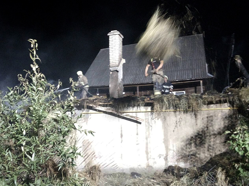 На Міжгірщині коротке замикання призвело до пожежі в надвірній споруді (ФОТО)