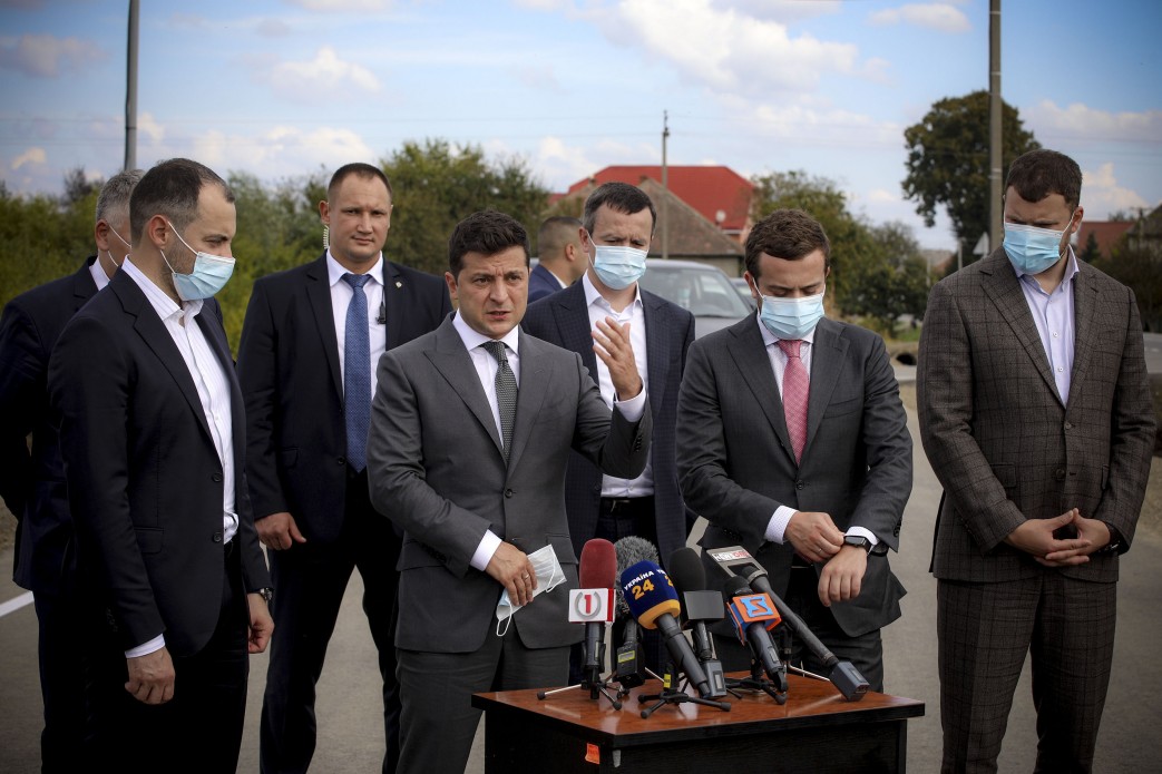 Зеленський на Закарпатті: Україна комплексно вирішуватиме проблему автомобільних черг на прикордонних пунктах пропуску
