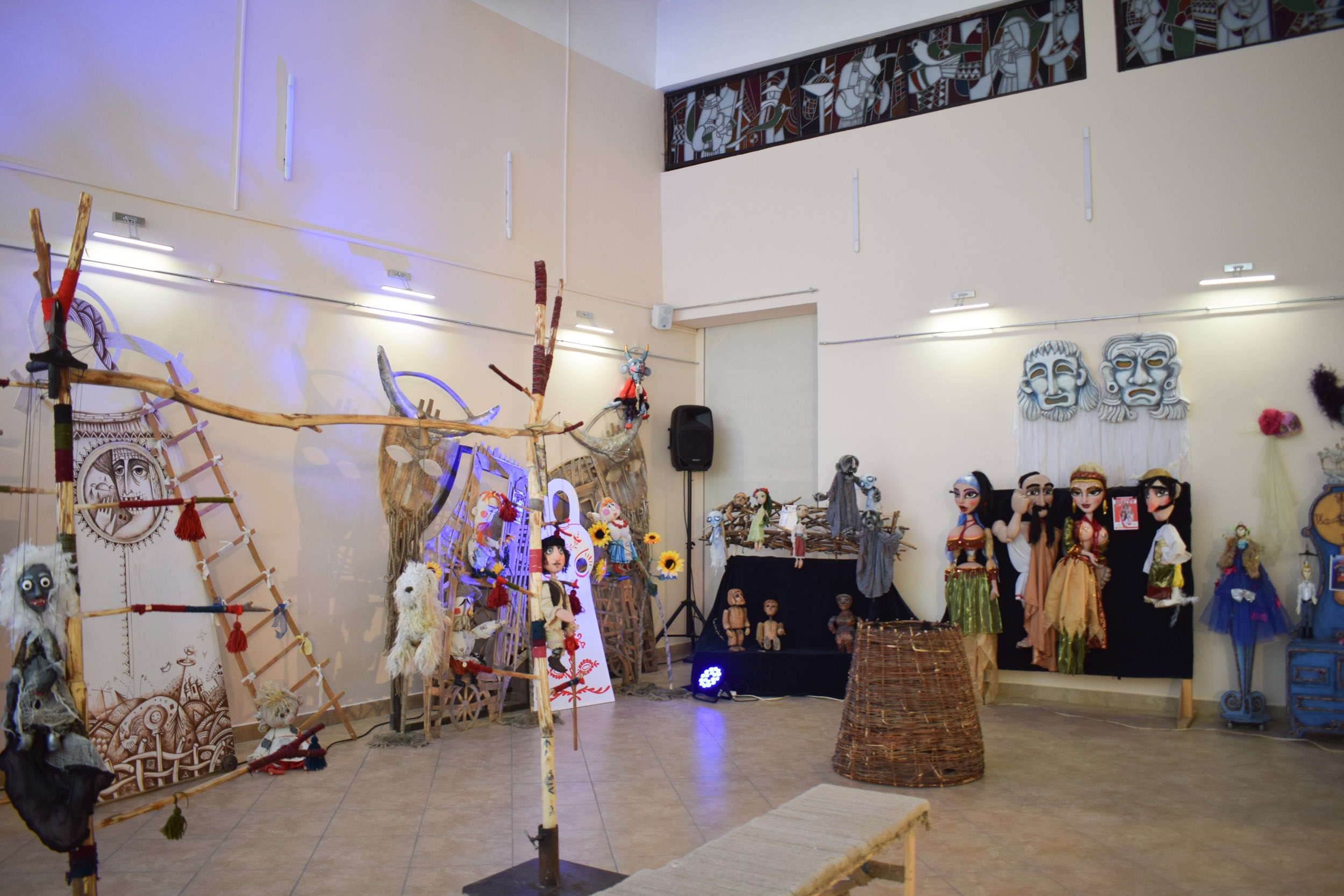 В Ужгороді стартувала виставка "Світ театральної ляльки", присвячена 40-річчю театру ляльок "Бавка" (ФОТО)