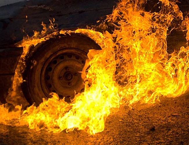 У Мукачеві з'ясовують причини нічного загорання "Шкоди"