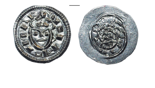 На Замковій горі в Ужгороді знайшли унікальну 1000-літню монету (ФОТО)