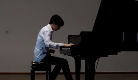 Студент-піаніст із Ужгорода переміг у паризькому музичному конкурсі (ВІДЕО)