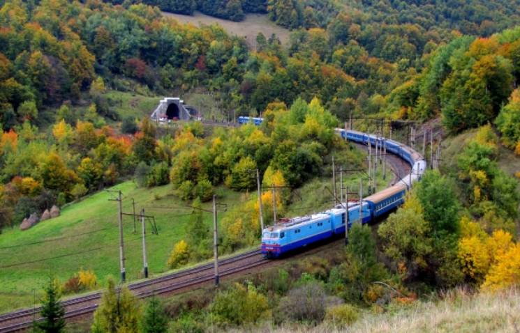 "Укрзалізниця" призначила на Закарпаття 4 додаткові поїзди
