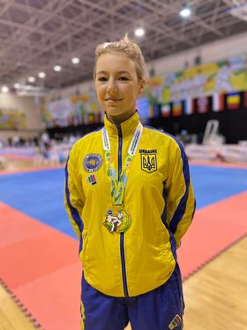 Спортсменка з Ужгорода здобула історичне "золото" на чемпіонаті Європи з таеквон-до (ФОТО)