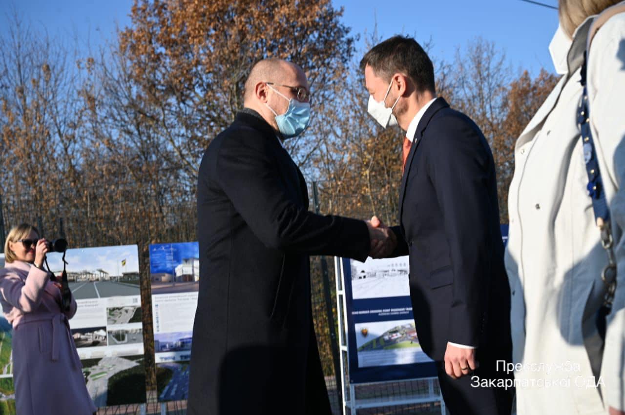 На Закарпатті з робочим візитом перебувають прем'єр-міністри України та Словаччини (ФОТО)