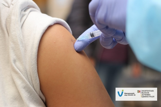 На Закарпатті проти COVID-19 вакцинували понад 2 тисячі дітей