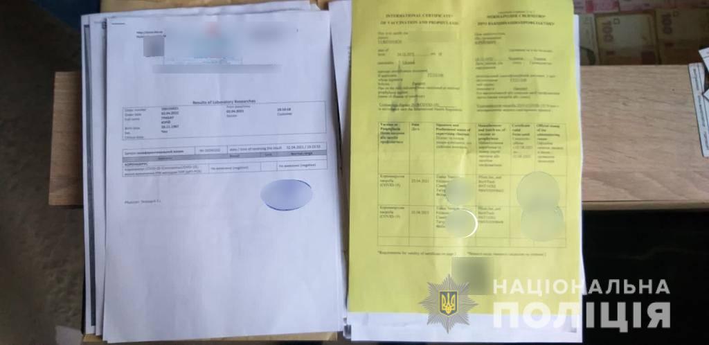 На Берегівщині затримали чоловіка, що виготовляв і продавав підробні тести та COVID-сертифікати (ФОТО)