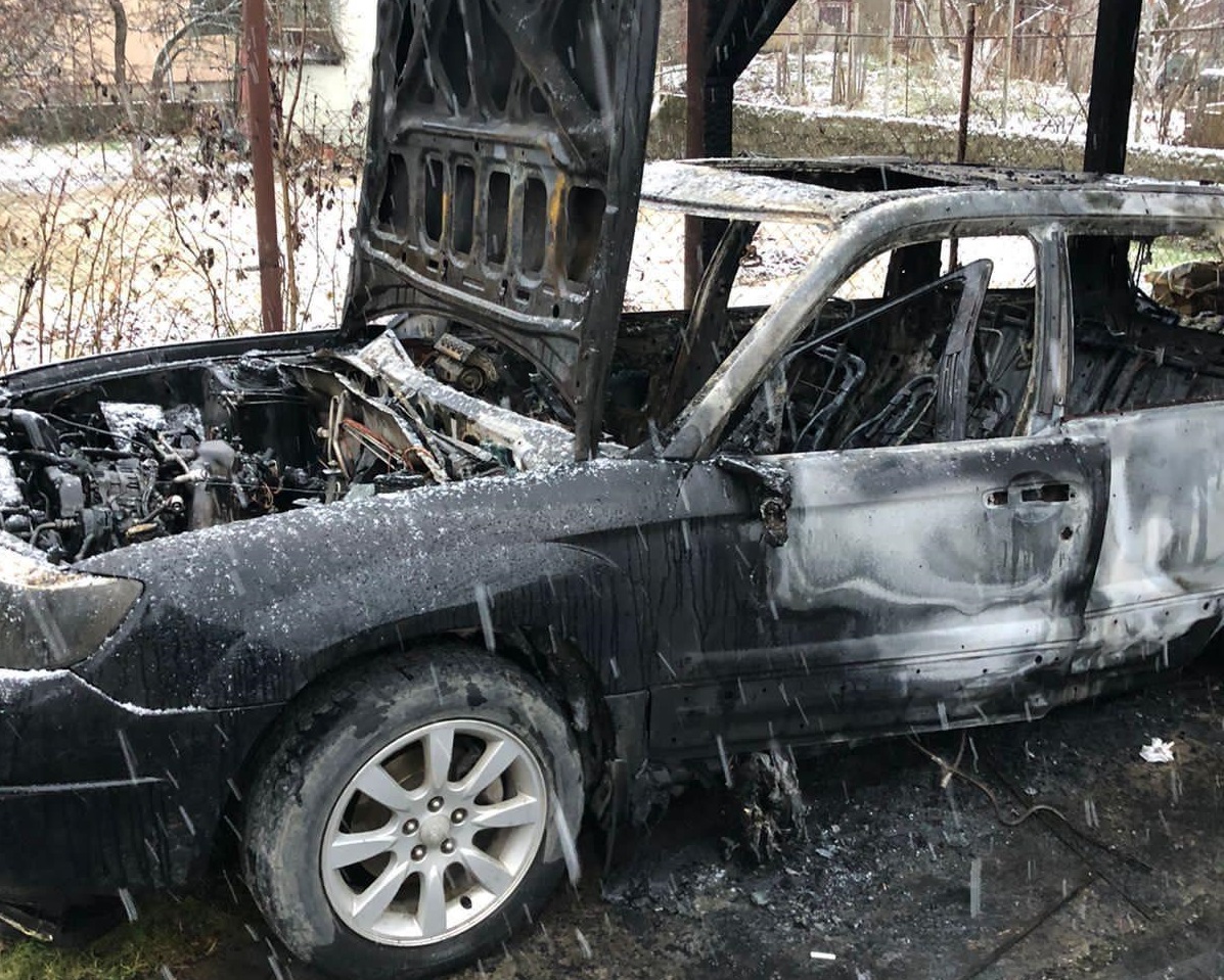 За фактом підпалу автомобілів ужгородського журналіста поліція відкрила кримінальне провадження (ОФІЦІЙНО)