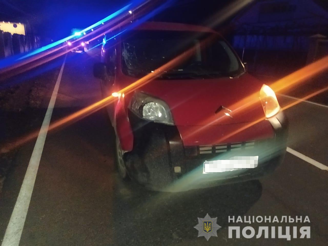Поблизу Виноградова внаслідок наїзду автомобілів померли двоє пішоходів (ФОТО)