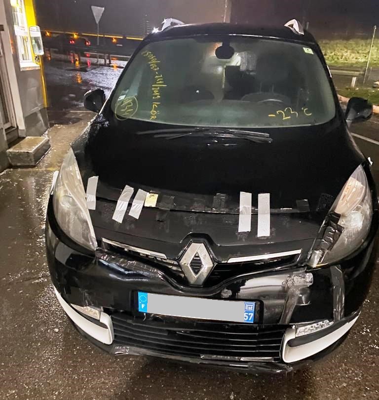 Викрадений у Франції Renault затримали на кордоні з Угорщиною на Закарпатті (ФОТО)