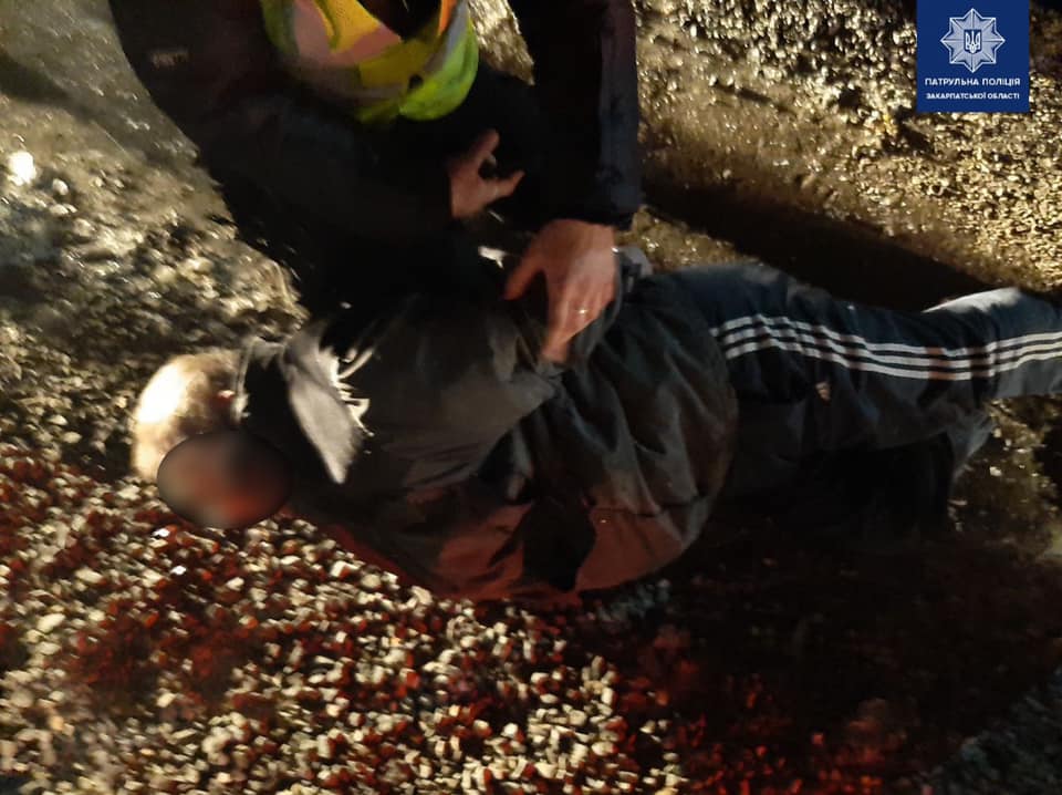 У Мукачеві затримали чоловіка, що під час бійки вистрілив з "пневмата" в груди "опонентові" (ФОТО)