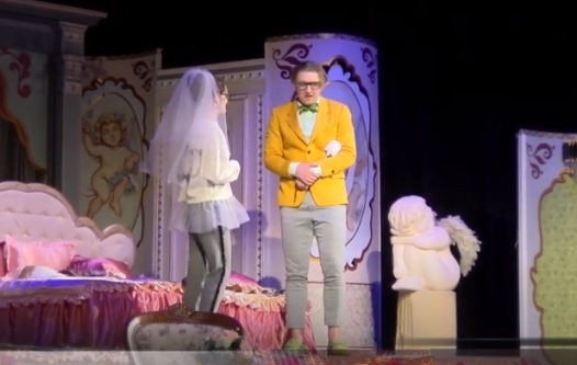 Комедійну виставу "Ідеальне весілля" вдруге показали на сцені Закарпатського муздрамтеатру (ВІДЕО)
