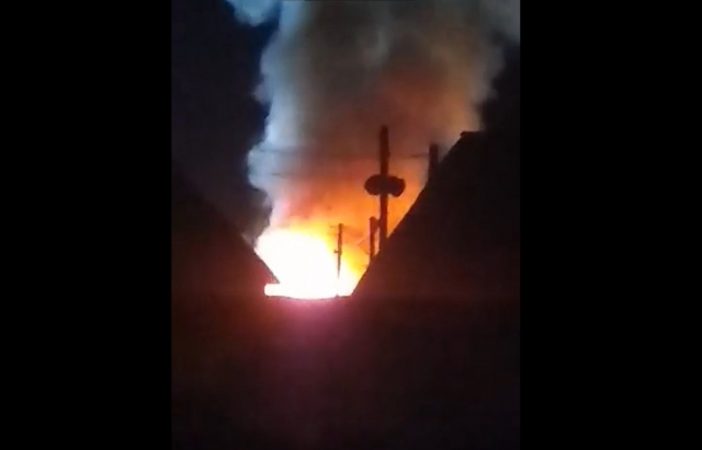ВІДЕОФАКТ. У Хусті сталася масштабна пожежа на металобазі