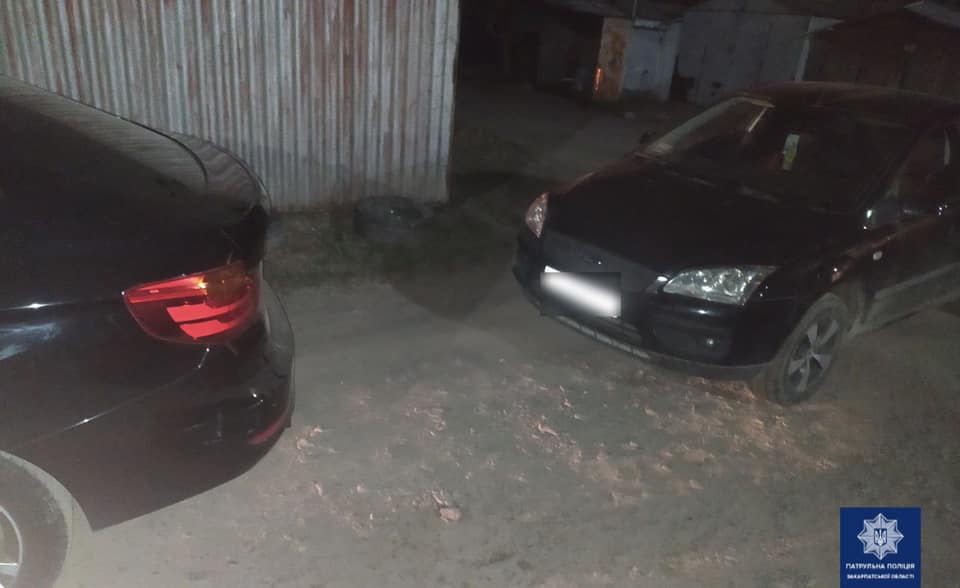 В Ужгороді серед ночі нетверезий водій Ford-а врізався у BMW (ФОТО)
