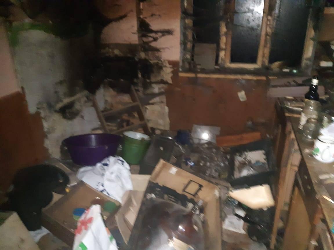 На Закарпатті сусіди під час гасіння пожежі в будинку виявили непритомного власника, якого так і не вдалося врятувати (ФОТО)