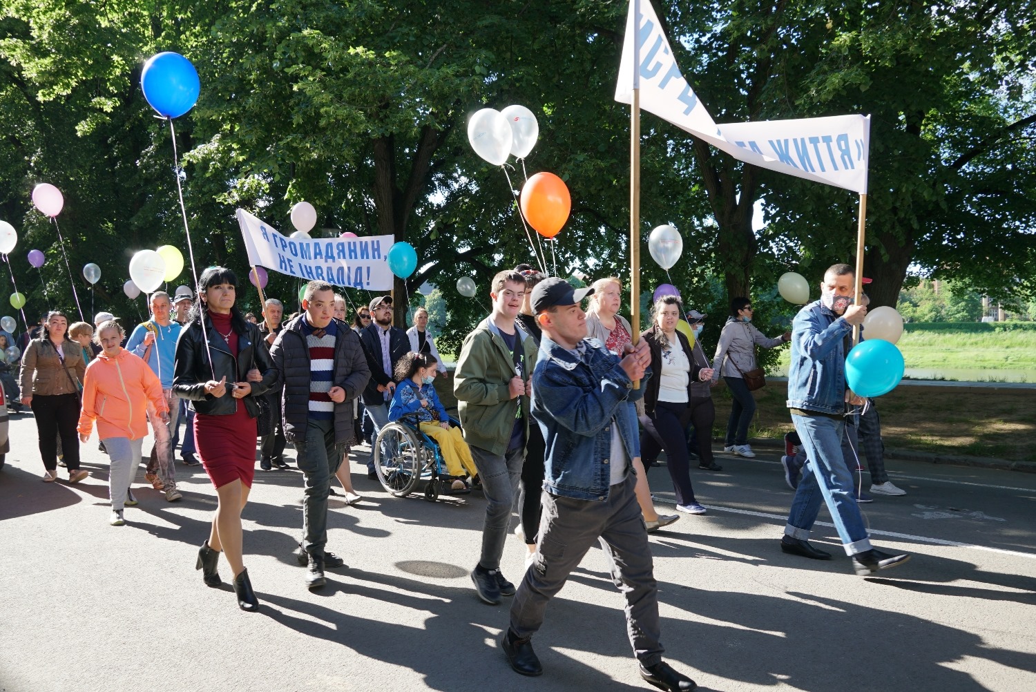 Ужгородом пройшов традиційний марш-ходотон до Міжнародного дня захисту дітей (ФОТО)