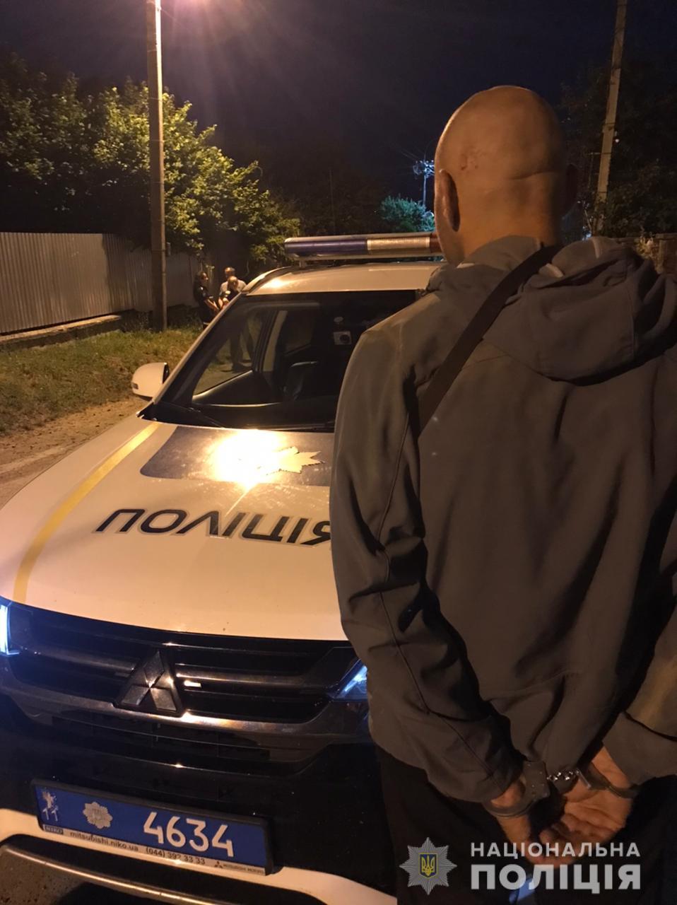 Завдяки спритному сусіду, в Ужгороді затримали чоловіка, що викрав з авто сумочку з грішми (ФОТО)