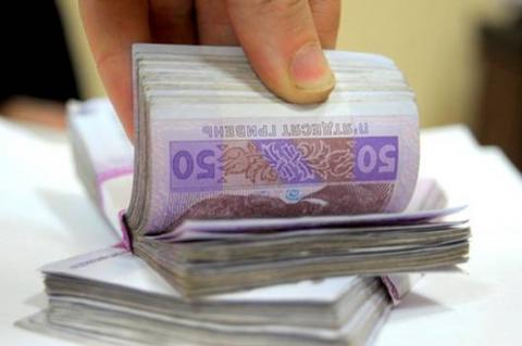Мешканку Одещини, що пропонувала хабар у 100 доларів для виїзду за кордон на Закарпатті, засуджено до 8,5 тис грн штрафу
