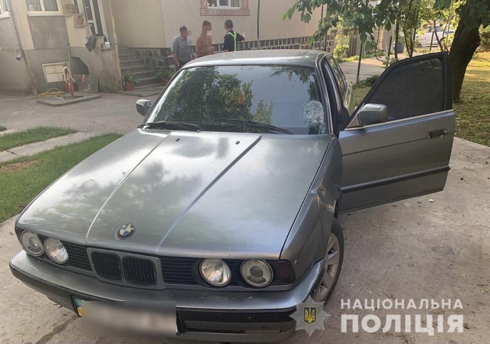 На Ужгородщині водій BMW збив пішохода і зник з місця аварії (ВІДЕО)
