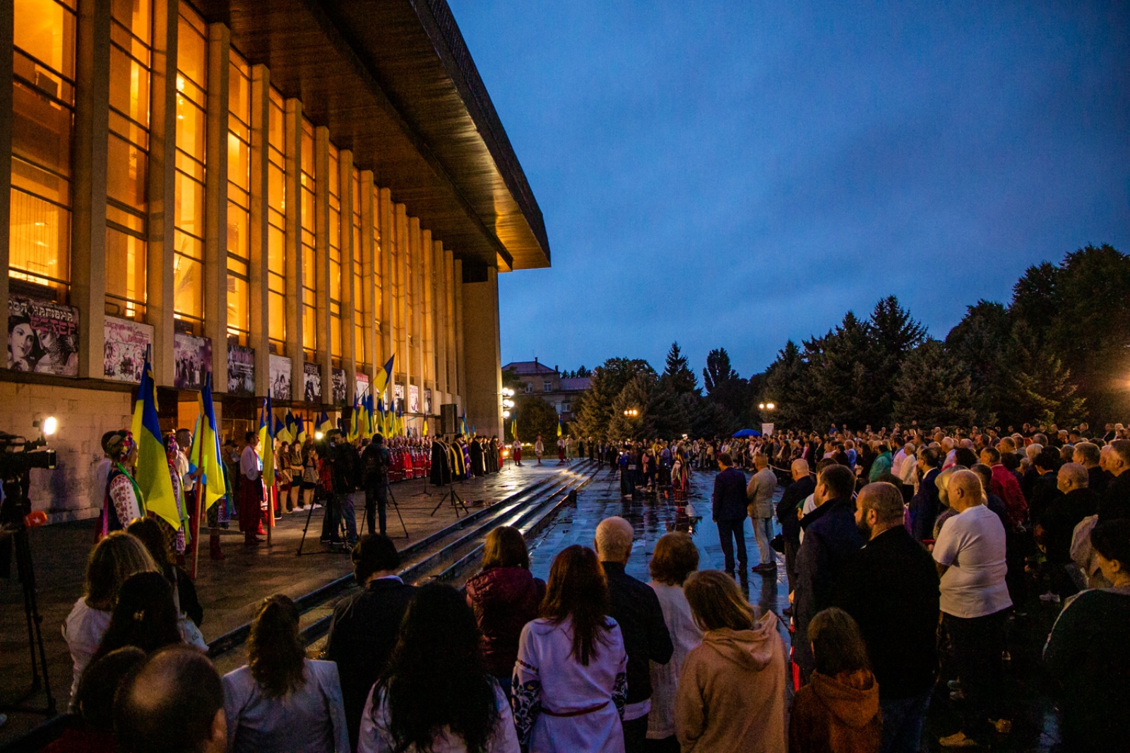 Світанок 30-ї річниці Незалежності Ужгород зустрів "Молитвою за Україну" (ФОТО, ВІДЕО)