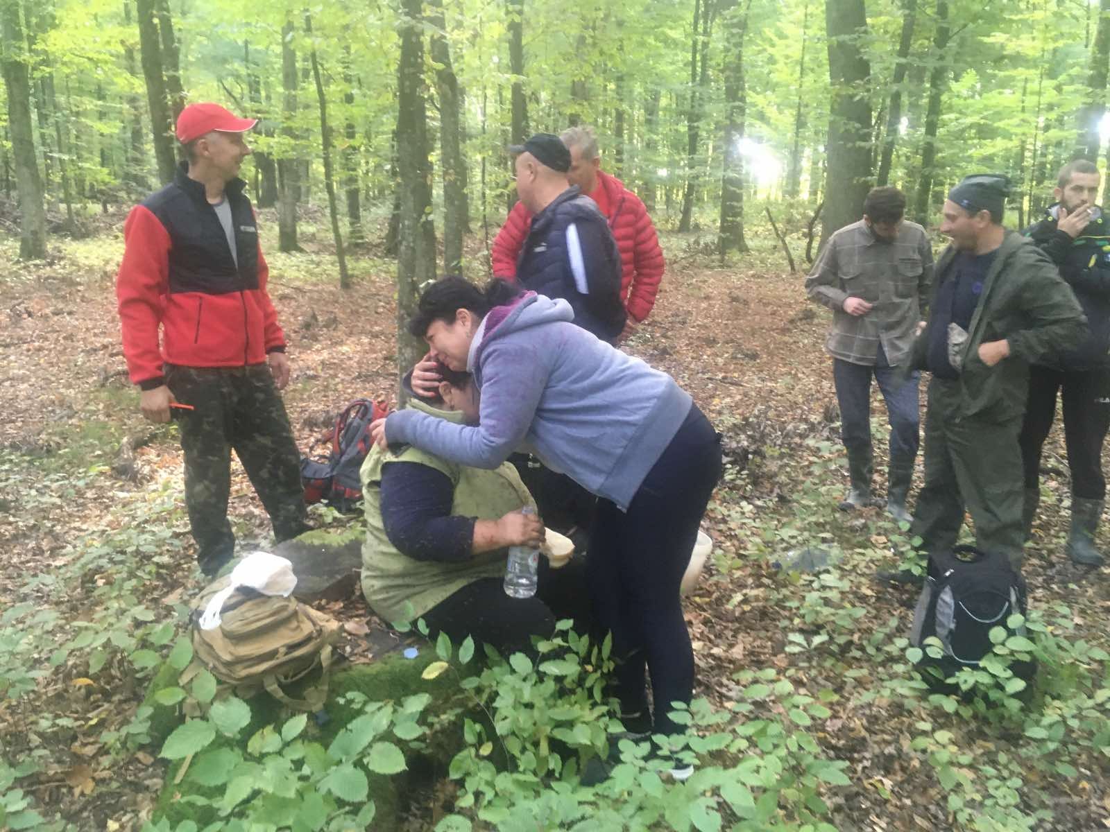 На Закарпатті всю ніч шукали 72-річну жінку, що заблукала, збираючи гриби в лісі (ФОТО)