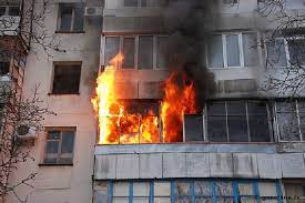 Пожежа у квартирі в Ужгороді знищила балкон, вікно, кондиціонер, телевізор і речі домашнього вжитку