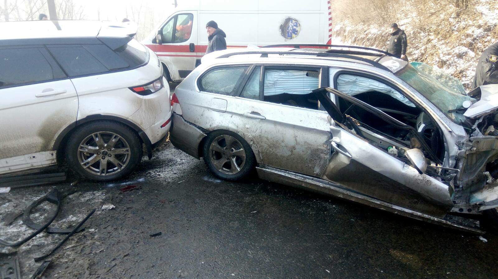Внаслідок зіткнення двох автівок на виїзді з Перечина постраждали 7 осіб, 3 з яких – діти (ФОТО)