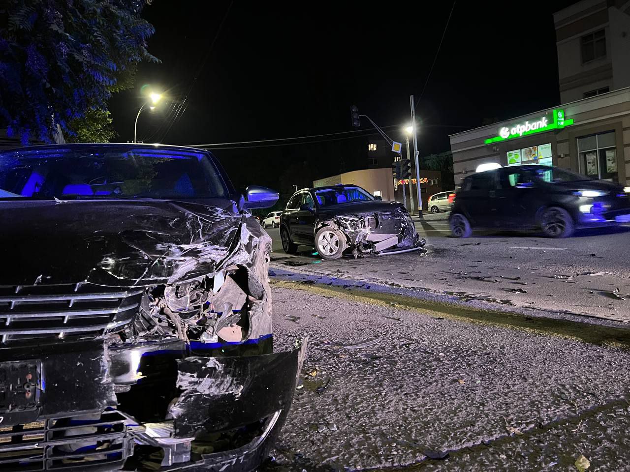 В Ужгороді зіткнулися 2 автівки: пасажирка відбулась незначними травмами (ФОТО, ВІДЕО)