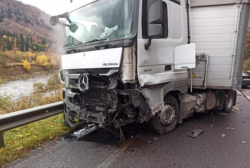 Водій вантажівки з Закарпаття став учасником смертельної ДТП на Львівщині (ФОТО)