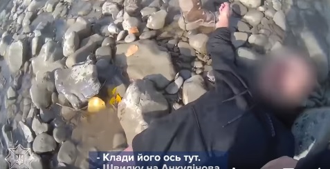 В Ужгороді чоловік намагався вкоротити собі віку, стрибнувши з моста (ВІДЕО)