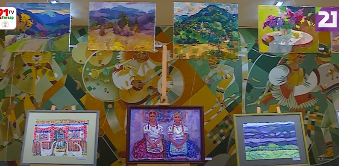В Ужгороді відкрили художню виставку трьох закарпатських митців "Трансильванська фіалка" (ВІДЕО)