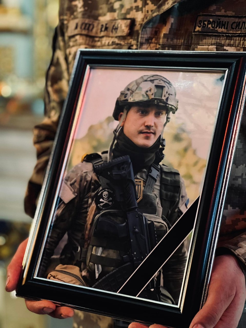 У Мукачеві прощались із загиблим у війні Героєм Едуардом Лукандієм (ФОТО)