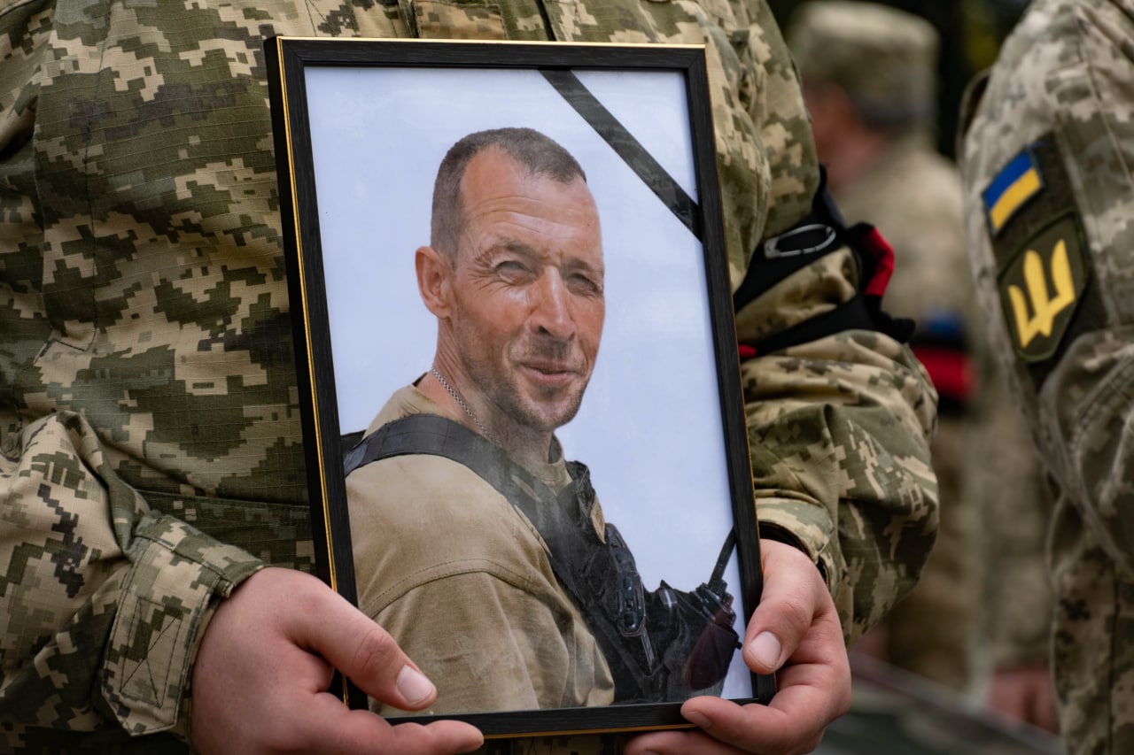 В Ужгороді попрощалися з загиблим воїном Русланом Лабаничем (ФОТО)