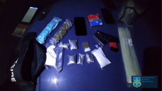 Киянина, в якого на Закарпатті знайшли партію кокаїну на понад 1 млн грн та вогнепальну зброю, засудили до 9 років тюрми (ФОТО)