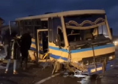 У Коломиї на Івано-Франківщині легковик врізався в автобус "Мукачево-Коломия" (ВІДЕО)